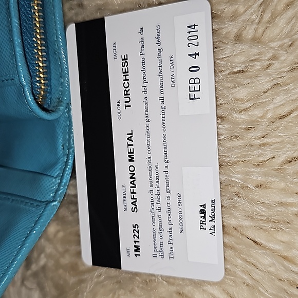 Prada zippy wallet, comes with the prada card - Picture 5 of 9